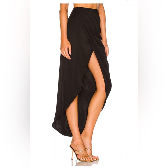 Superdown Arielle Slit Maxi Skirt in Black NWT - Picture 4 of 5
